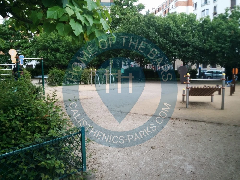 Calisthenics park in Quartier du Bel-Air, Paris 12e Arrondissement, Paris, Île-de-France, France métropolitaine, 75012, France