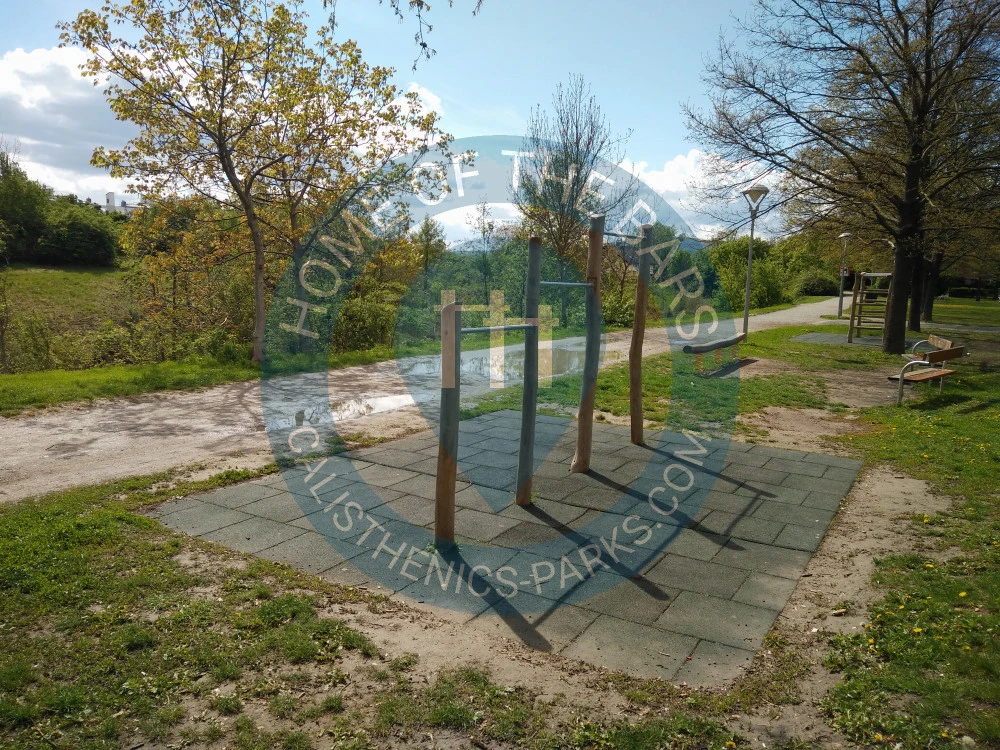 Calisthenics park in Pfarrkirche Cyrill und Method, 2, Theumermarkt, KG Stammersdorf, Floridsdorf, Wien, 1210, Österreich