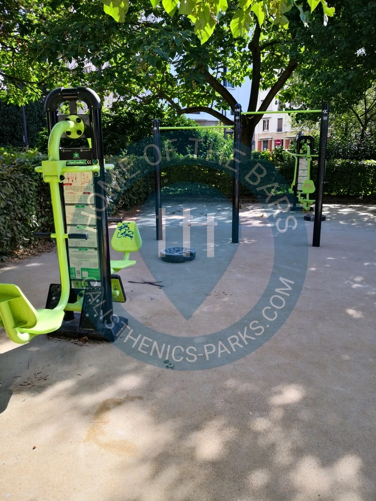 Calisthenics park in Quartier du Bel-Air, Paris 12e Arrondissement, Paris, Île-de-France, France métropolitaine, 75012, France