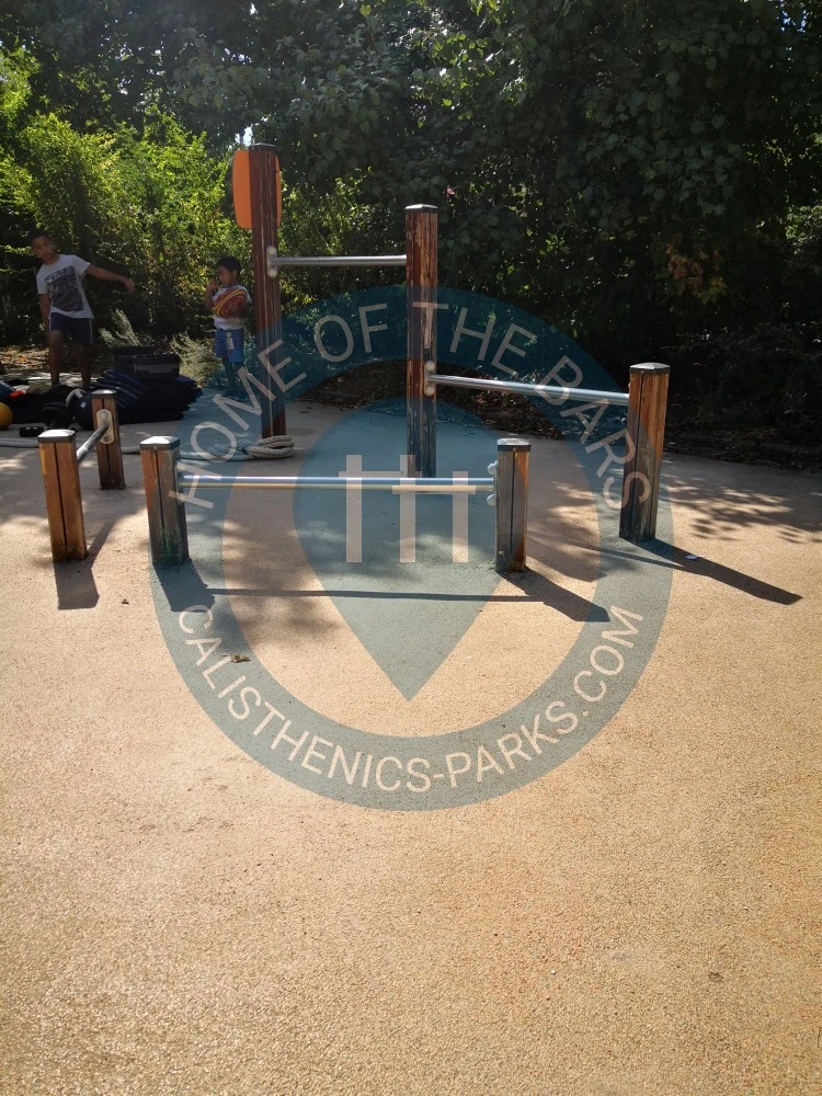 Calisthenics park in Quartier du Bel-Air, Paris 12e Arrondissement, Paris, Île-de-France, France métropolitaine, 75012, France