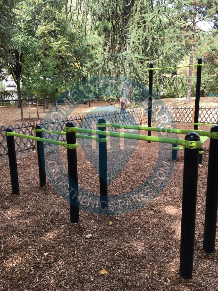 Calisthenics park in Boulevard des Frères Voisin, Quartier de Javel, Paris 15e Arrondissement, Paris, Île-de-France, France métropolitaine, 75015, France