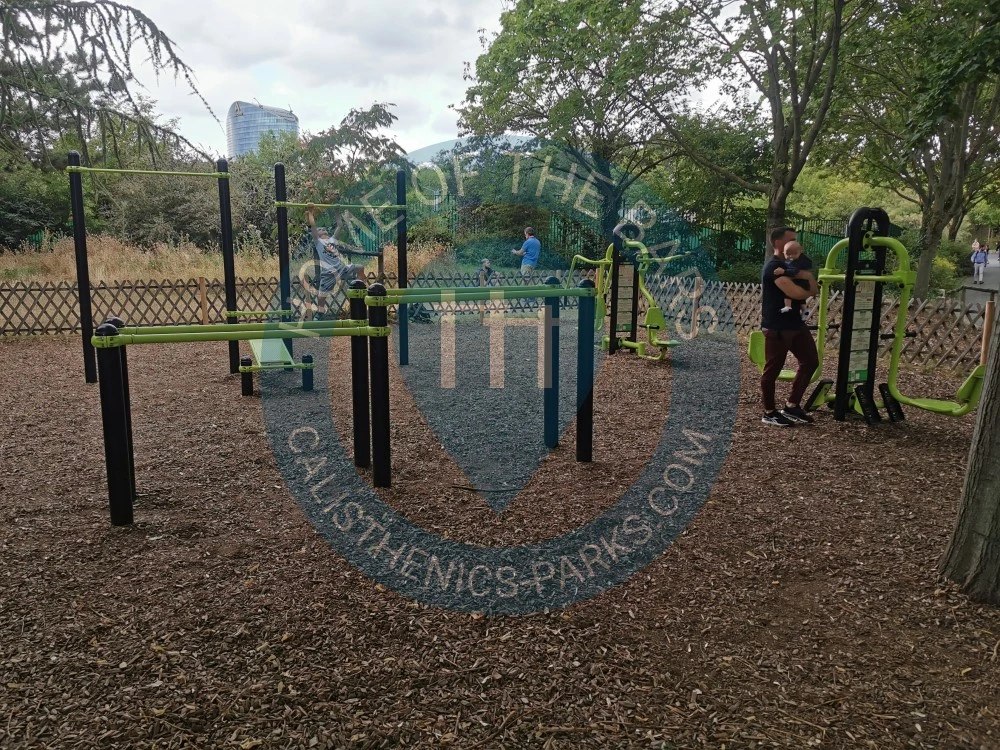 Calisthenics park in Boulevard des Frères Voisin, Quartier de Javel, Paris 15e Arrondissement, Paris, Île-de-France, France métropolitaine, 75015, France