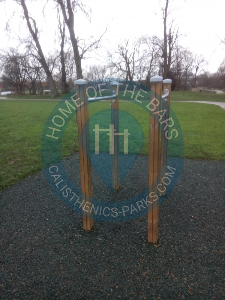 London - Outdoor Gym.- Lordship Recreation Ground - United Kingdom - Spot