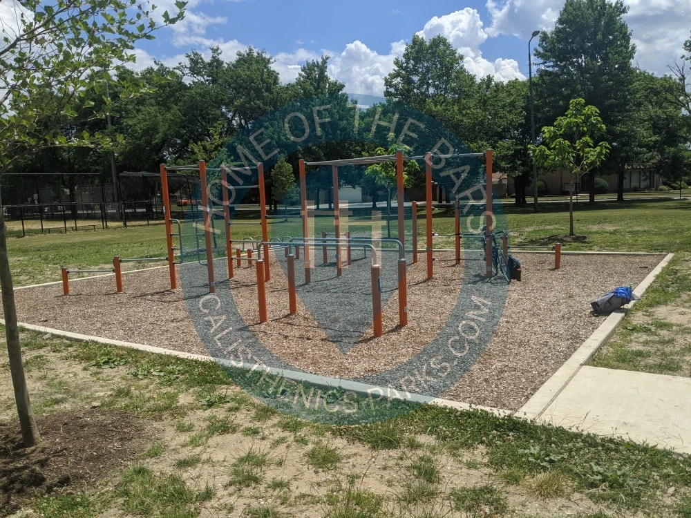 Calisthenics park in 4292, West 85th Street, Clarkdale, Ashburn, Chicago, Lake Township, Cook County, Illinois, 60652, United States
