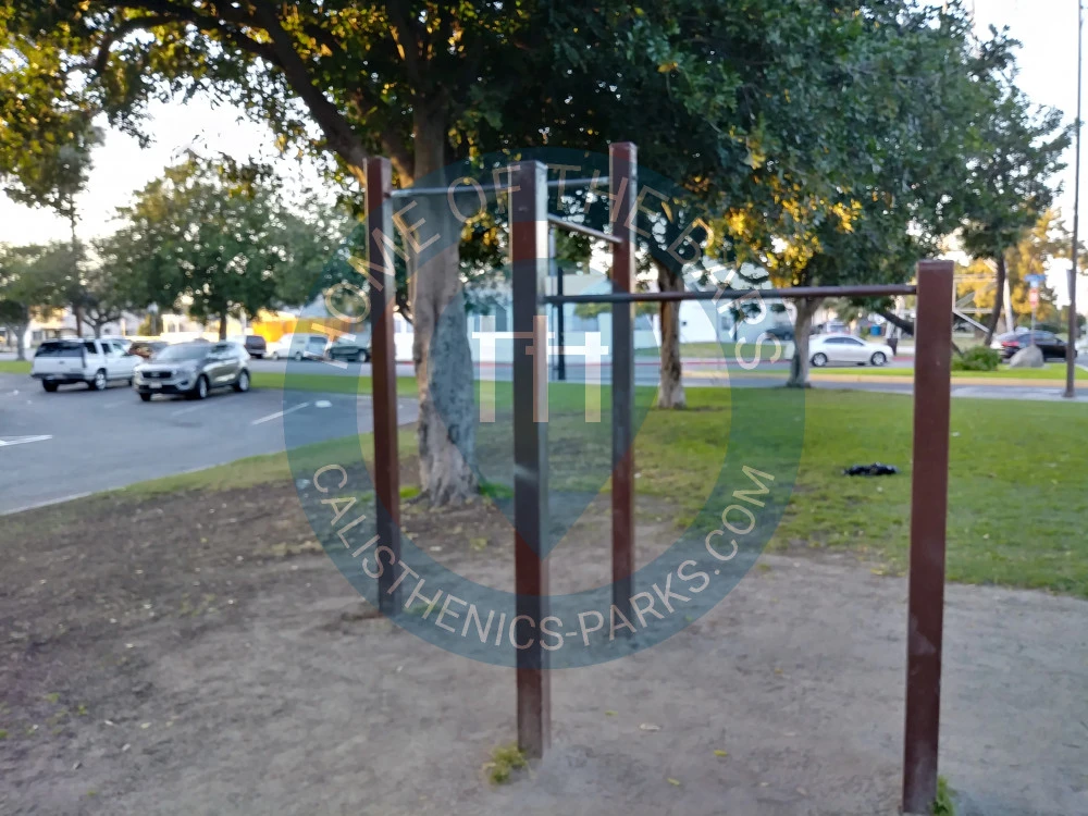 Huntington Park - Outdoor Fitness Station - Saturn Ave - United States - Spot