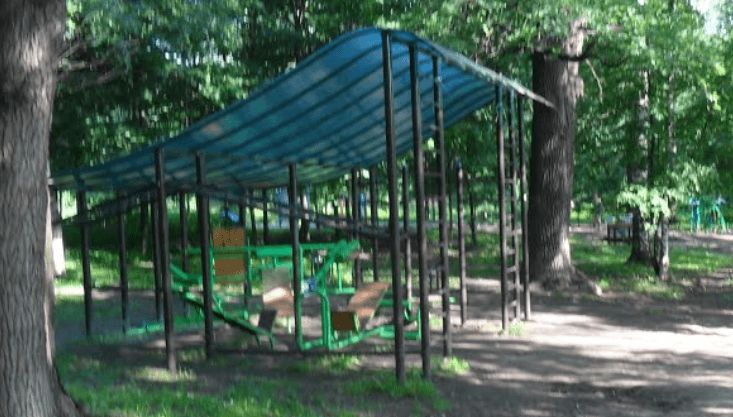 Calisthenics park in Школа №1430, Угличская улица, 2-й микрорайон Лианозово, район Лианозово, Москва, Центральный федеральный округ, 127572, Россия