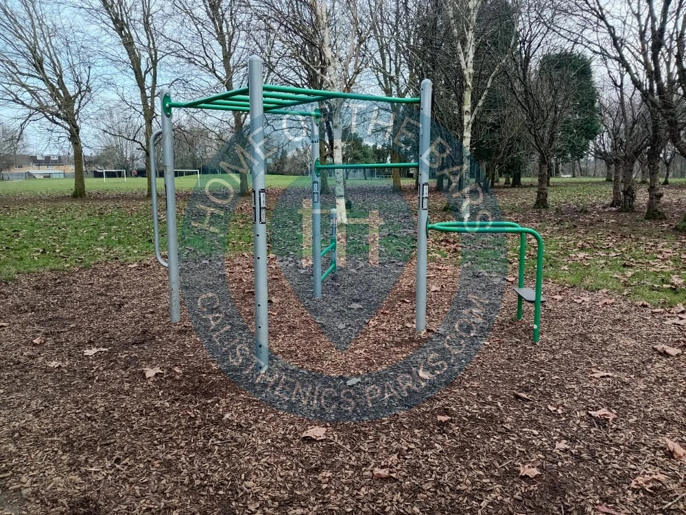 Public gym park - Banbury - Calisthenics workout - United Kingdom - Spot