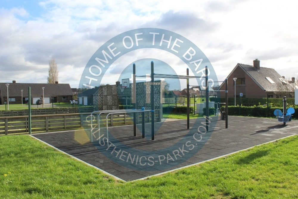 Calisthenics park in 19, Résidence du Vert Marais, Tournai, Tournai-Mouscron, Hainaut, Wallonie, 7540, België / Belgique / Belgien