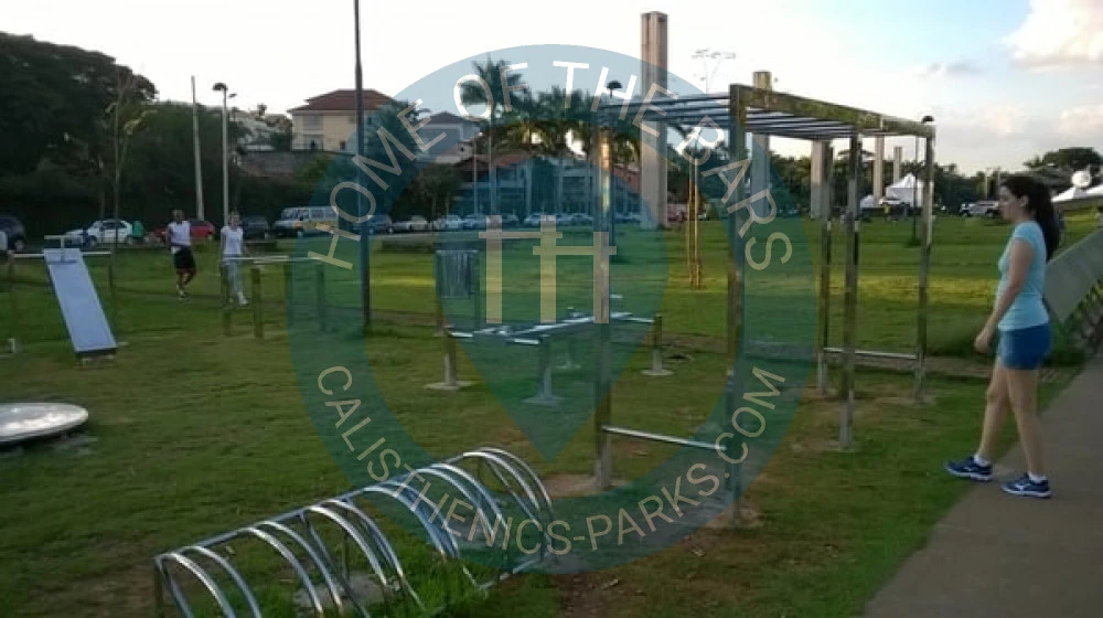 Calisthenics park in Rua Versília, Bandeirantes, Itamarati, Pampulha, Belo Horizonte, Região Geográfica Imediata de Belo Horizonte, Região Metropolitana de Belo Horizonte, Região Geográfica Intermediária de Belo Horizonte, Minas Gerais, Região Sudeste, 31310-020, Brasil