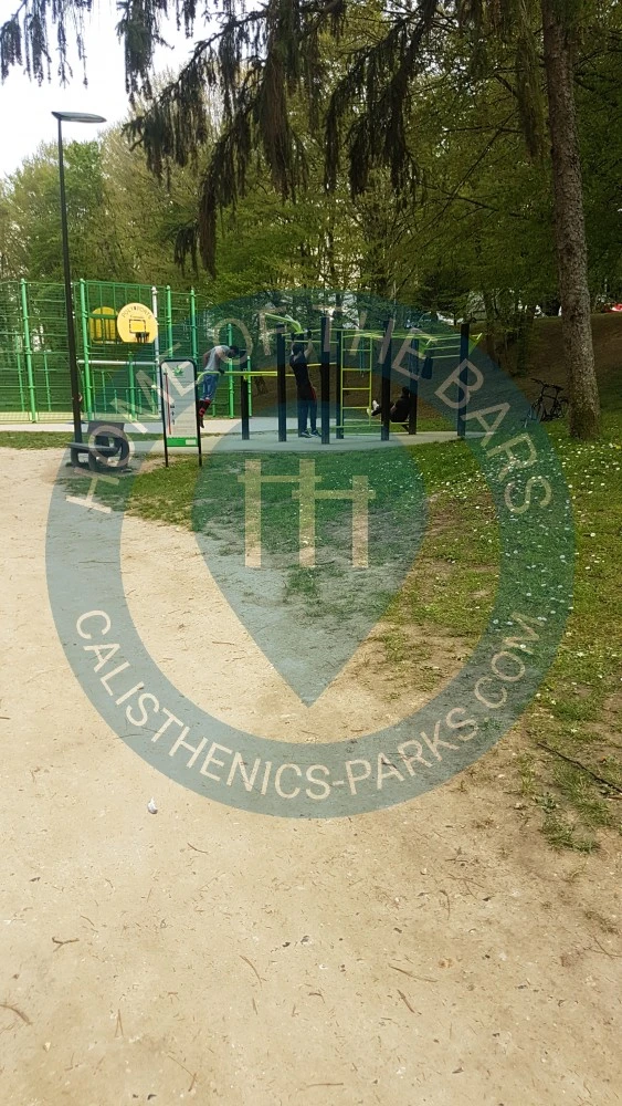Calisthenics Facility - Saint-Germain-en-Laye - Outdoor Gym Saint-Germain en Laye - France - Spot