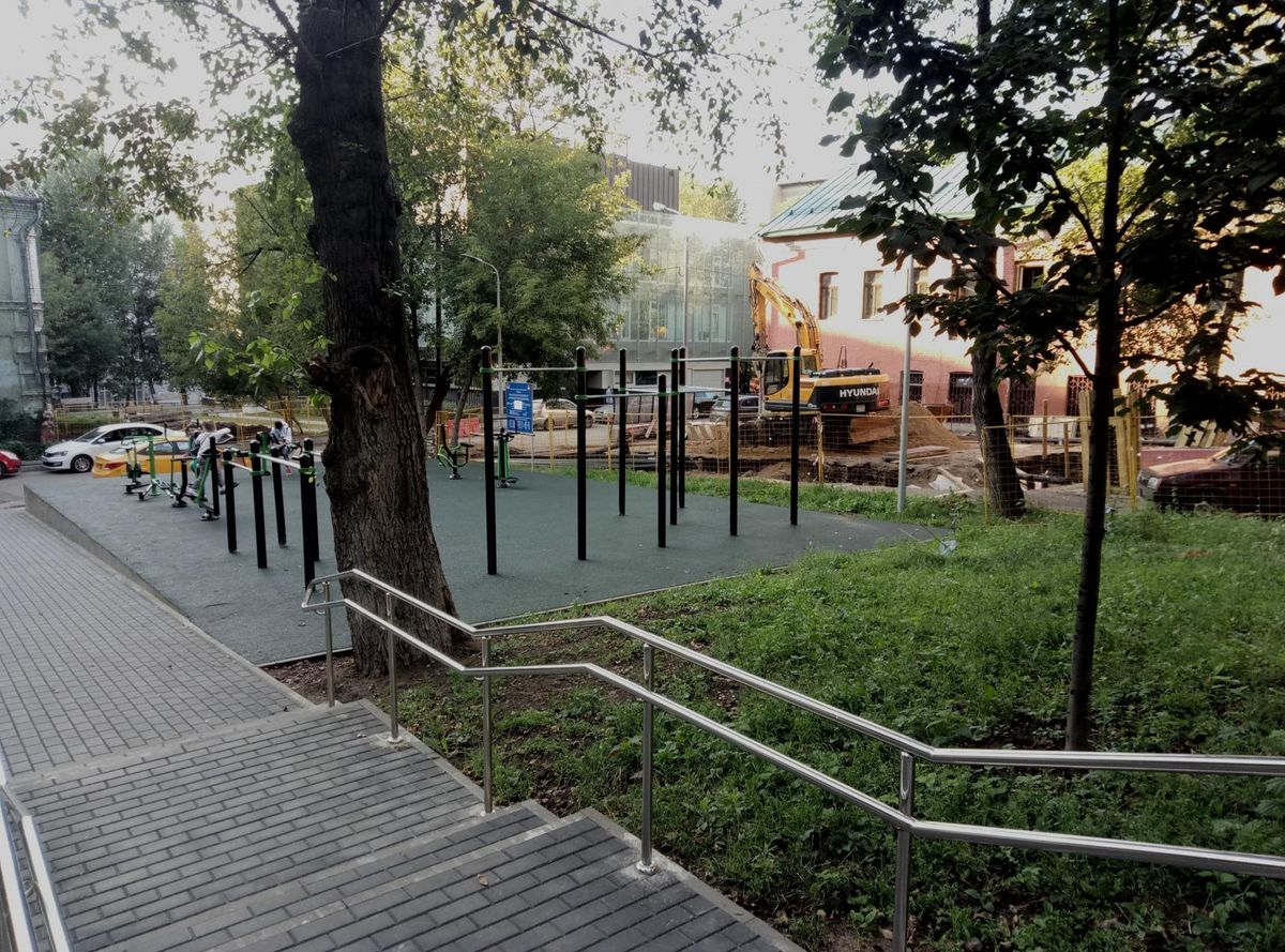 Moscow - Outdoor Workout Station - Oktyabr'skaya - Russia - Spot