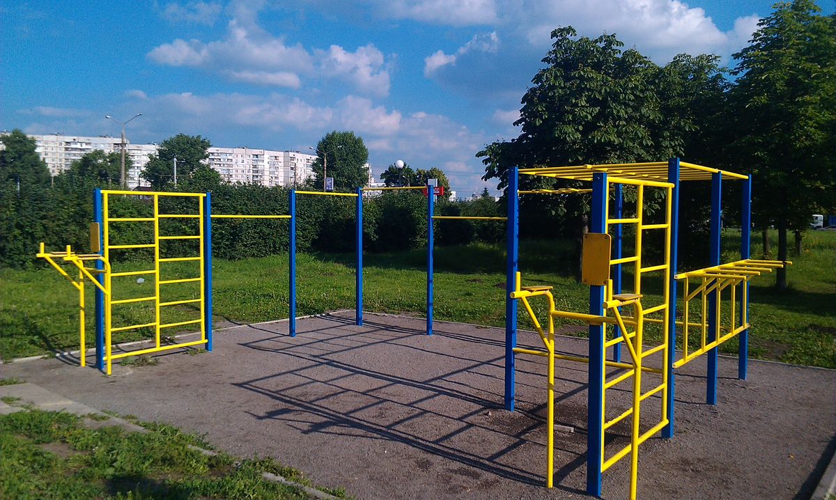 Outdoor Gym - Kharkiv - Kharkiv - Calisthenics Park - Салтівський Лід / СДЮСШОР - Ukraine - Spot