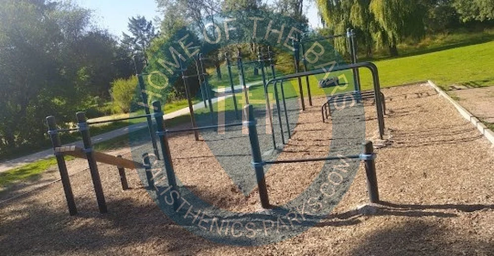 Calisthenics park in Centre aquatique du Lac - piscines et saunas, Avenue de Grammont, Bergeonnerie, Tours, Arrondissement de Tours, Indre-et-Loire, Centre-Val de Loire, France métropolitaine, 37000, France