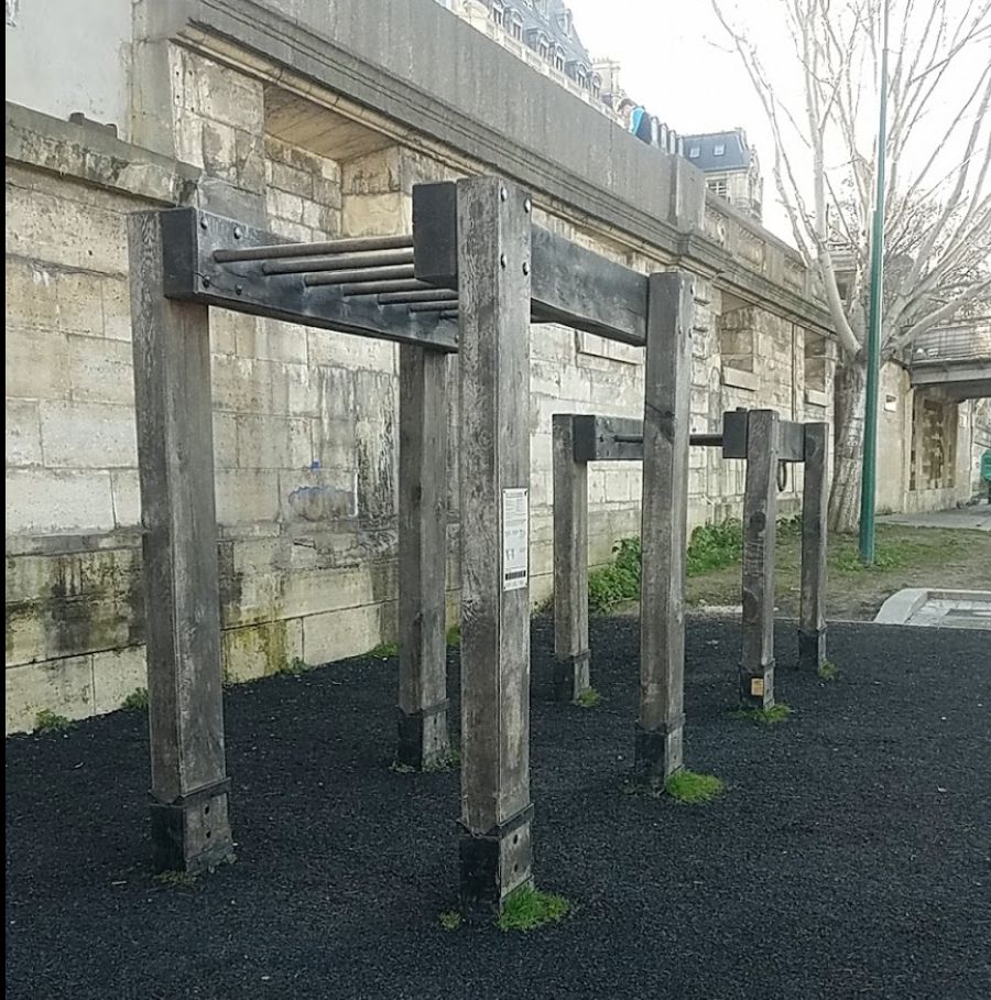 Paris - Outdoor Exercise Gym - Gare du Musée d'Orsay - France - Spot