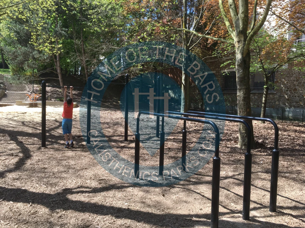 Calisthenics park in Allée aux chiens chiens de Brassens, Rue Robert Lindet, Paris Expo Porte de Versailles, Quartier Saint-Lambert, Paris 15e Arrondissement, Paris, Île-de-France, France métropolitaine, 75015, France