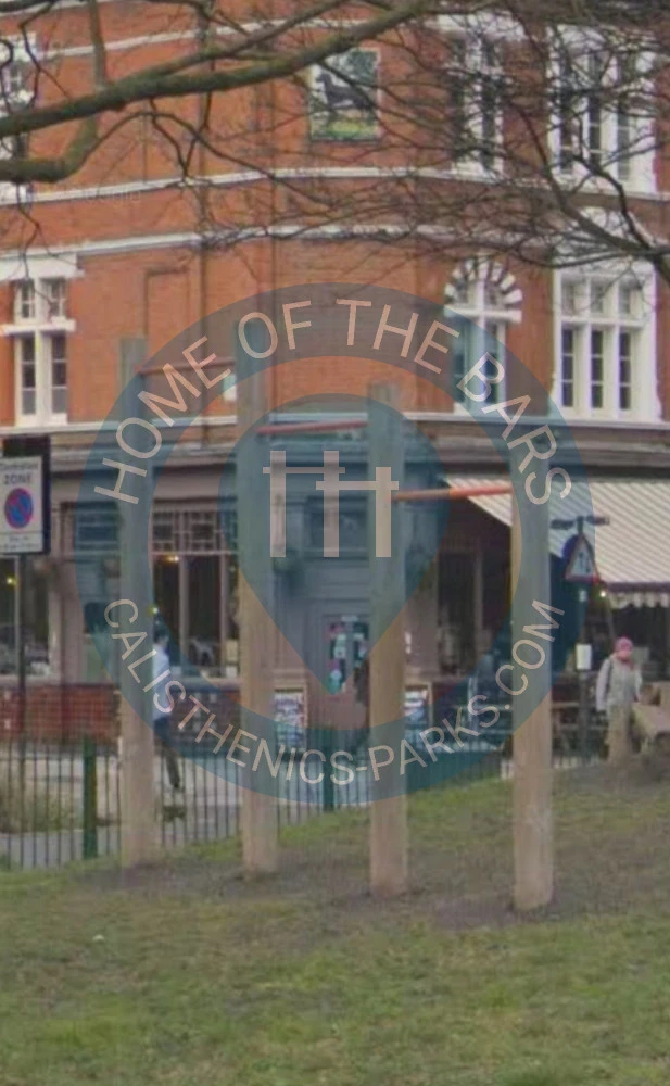 London - Outdoor Pull Up Bars - Vauxhall - United Kingdom - Spot