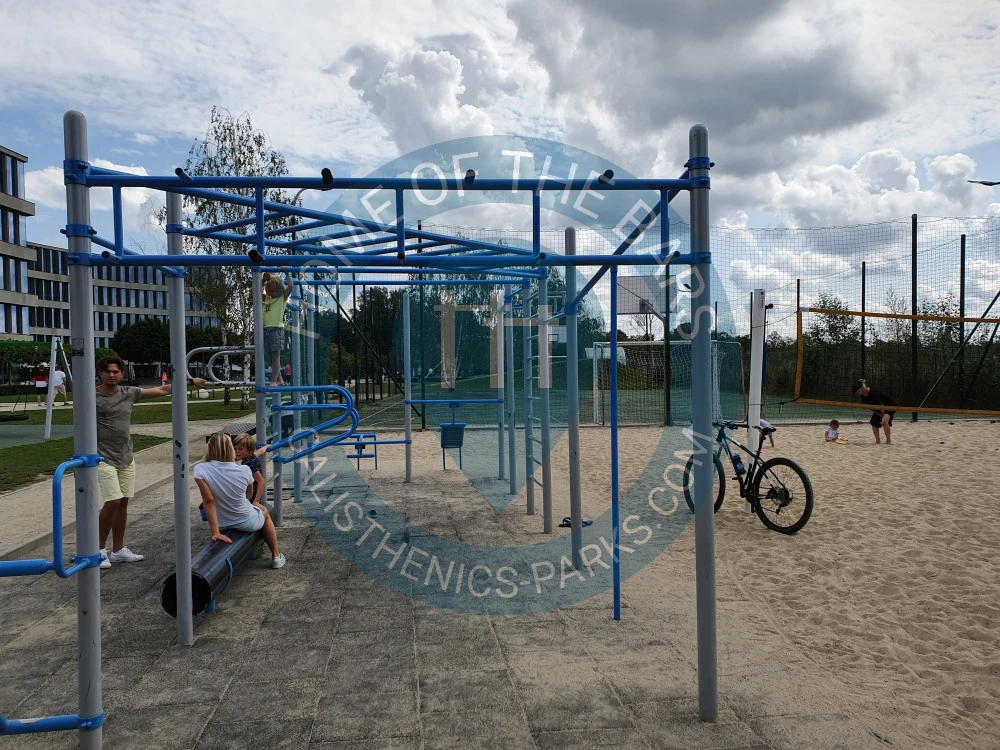 Fitness Facility - Warsaw - Outdoor Fitness Royal Wilanow - Poland - Spot