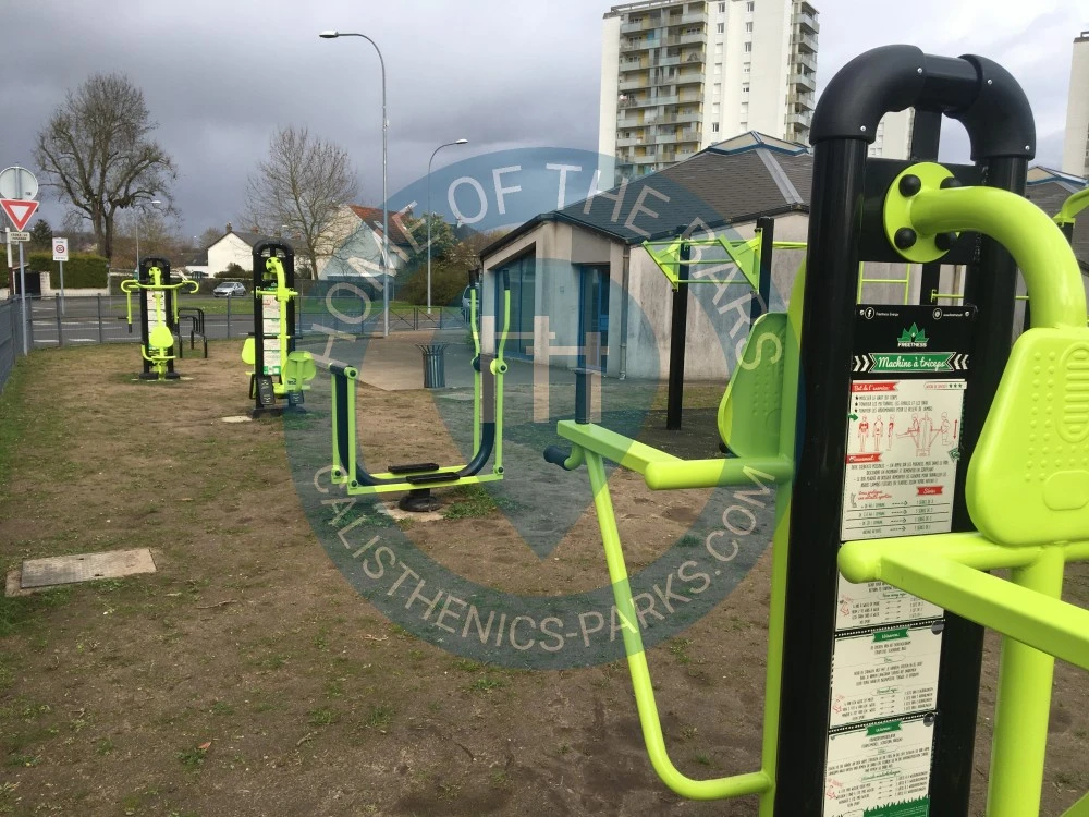Outdoor Gym - Saint-Pierre-des-Corps - Street Workout parc - France - Spot