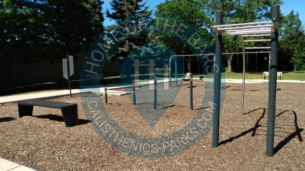 Calisthenics Facility - Toronto - Lord Seaton Fitness Park - Canada - Spot
