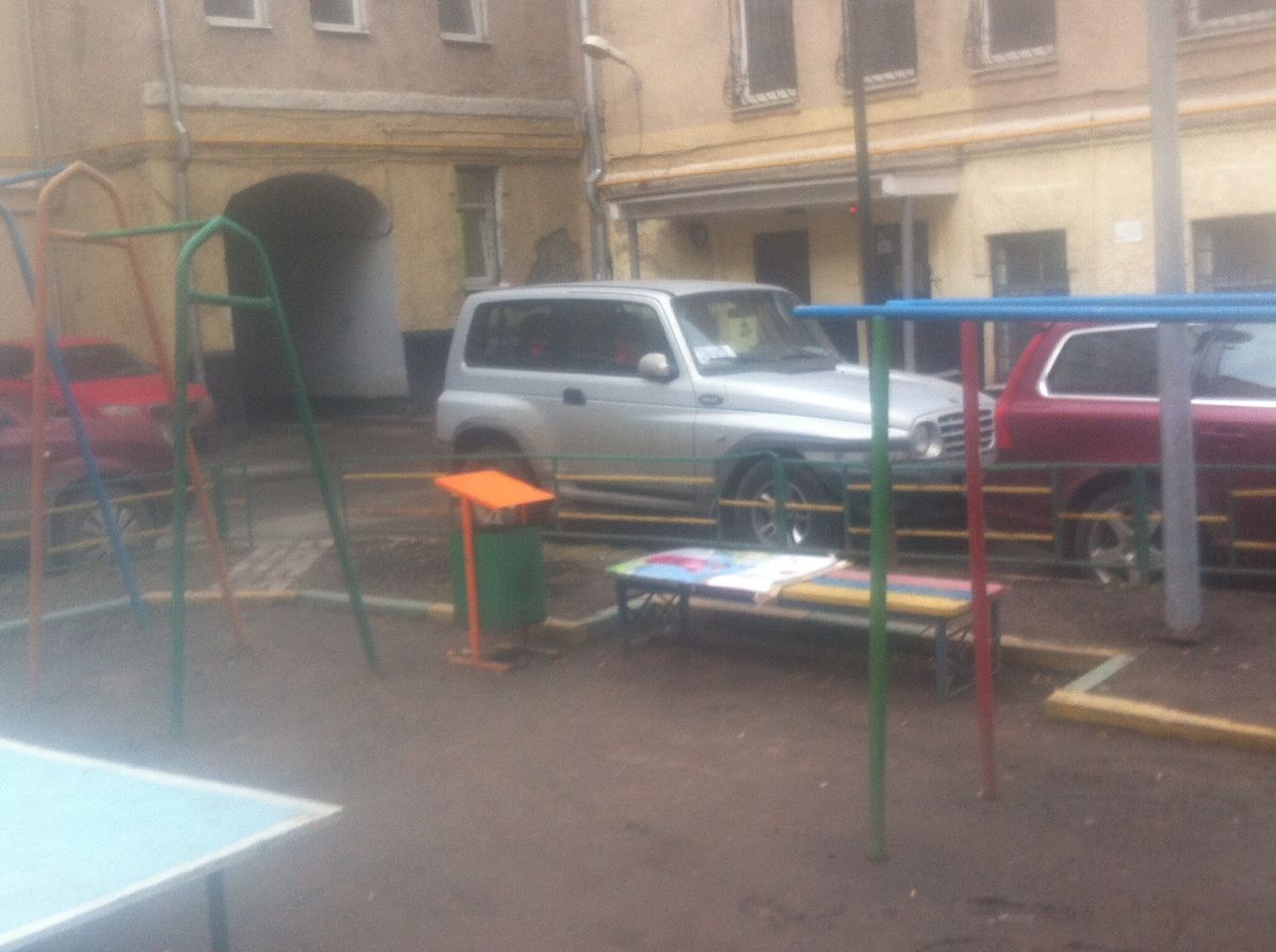 Calisthenics park in Школа № 2107. Здание школы "На Напрудном", Напрудный переулок, Мещанский район, Москва, Центральный федеральный округ, 129110, Россия