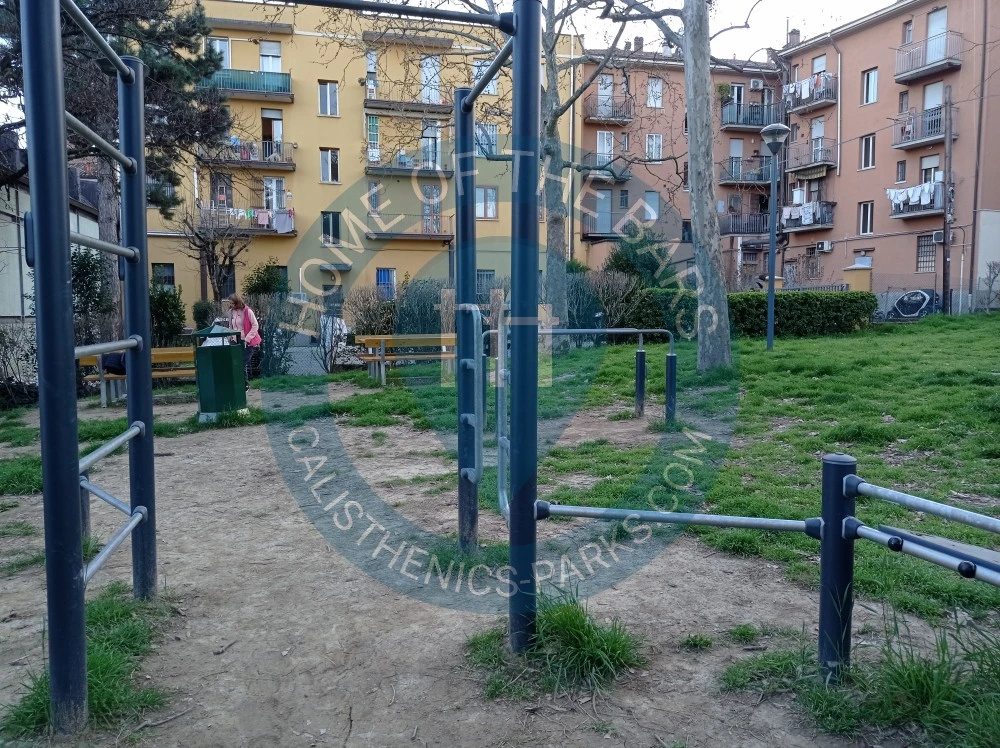 Calisthenics park in Ufficio postale Bologna 026, Via Toscana, San Ruffillo, Savena, Monte Donato, Bologna, Emilia-Romagna, 40141, Italia