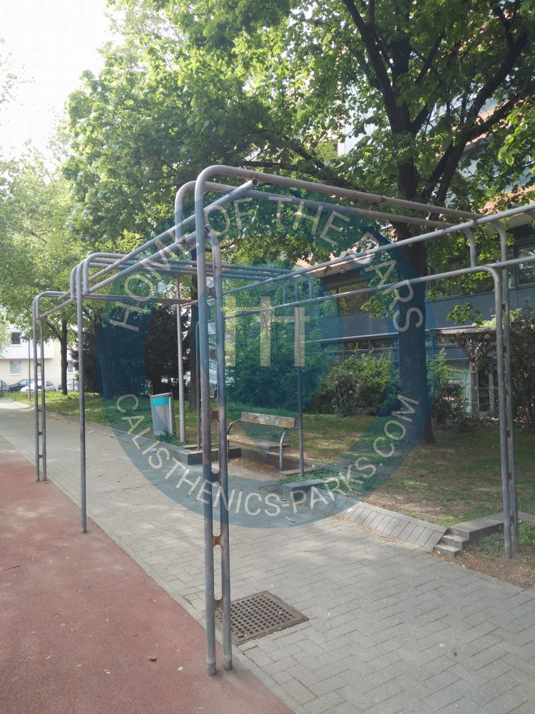 Meidling - Pull Up Bar - Hermann-Leopoldi-Park - Austria - Spot
