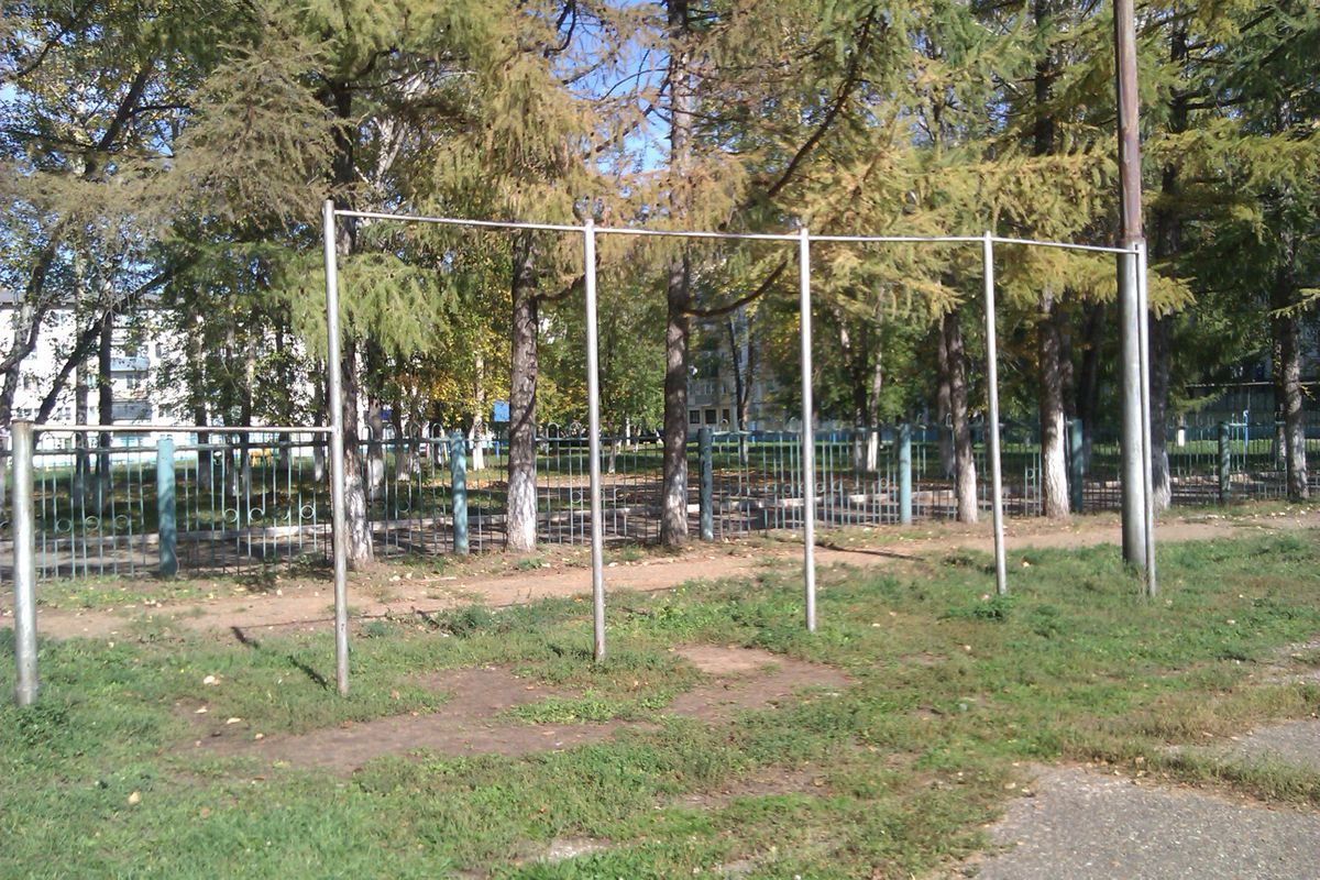 Calisthenics park in 104, улица Шевченко, Альметьевск, городское поселение Альметьевск, Альметьевский район, Татарстан, Приволжский федеральный округ, 423457, Россия