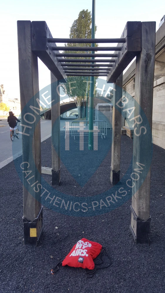 Paris - Outdoor Exercise Gym - Gare du Musée d'Orsay - France - Spot