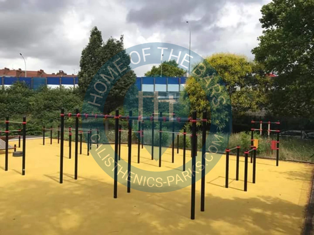 Paris 18e Arrondissement - Street Workout Equipment - Centre Sportif Poissioniers - France - Spot