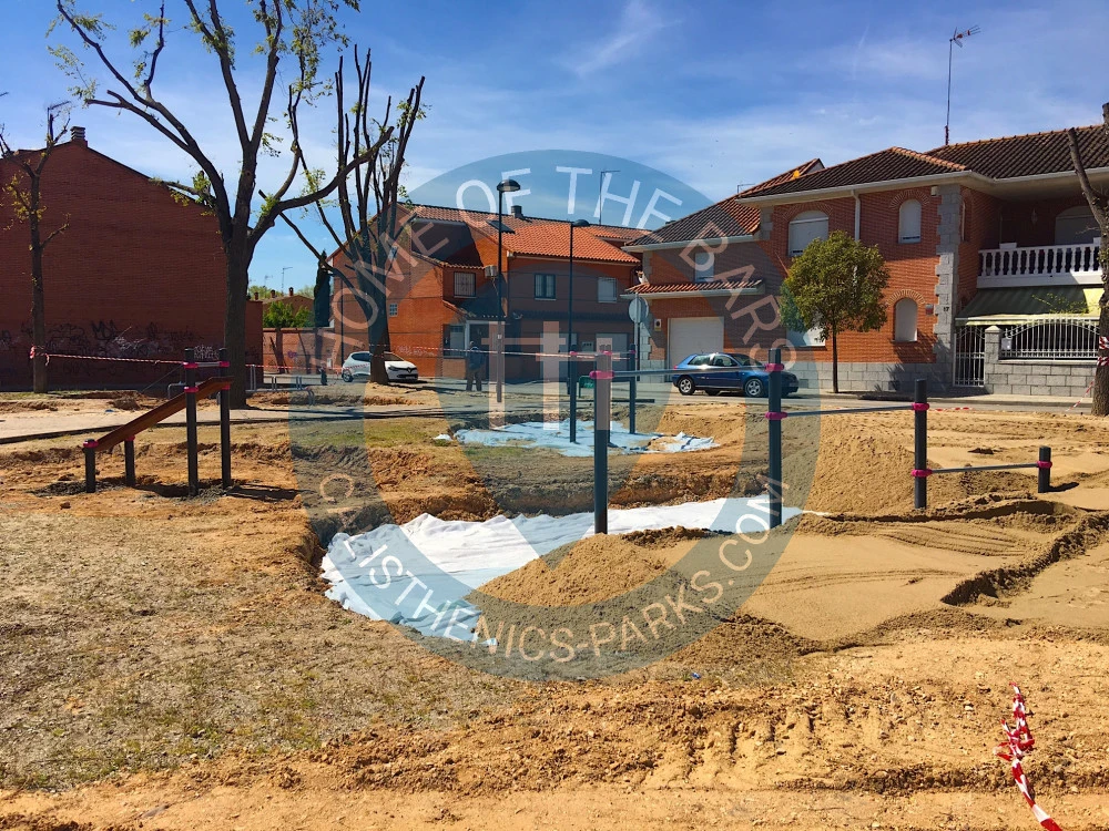 Calisthenics park in 2, Avenida del Doce de Octubre, Ensanche, San Martín de la Vega, Comunidad de Madrid, 28330, España