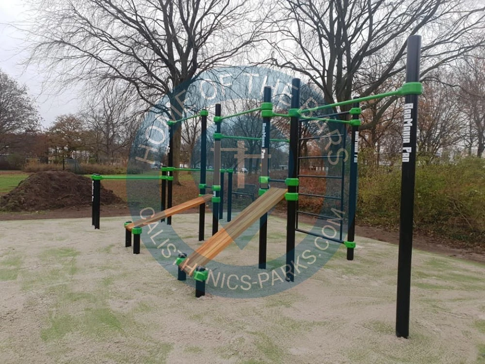 Calisthenics park in Van Beethovenlaan, Adegeest, Voorschoten, Zuid-Holland, Nederland, 2253 BD, Nederland