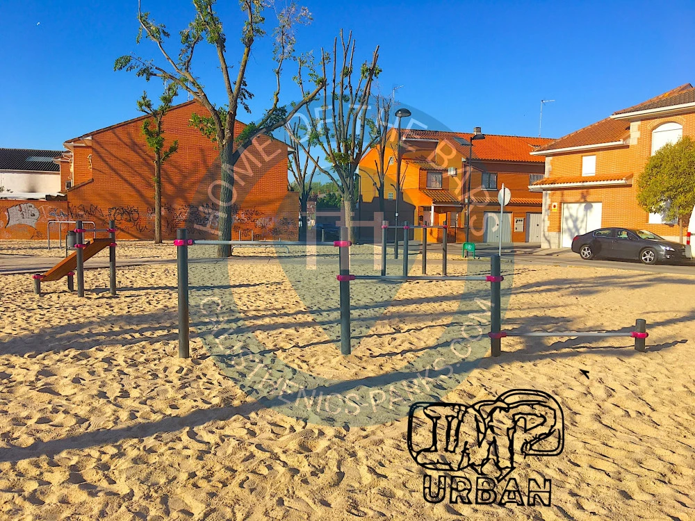 Calisthenics park in 2, Avenida del Doce de Octubre, Ensanche, San Martín de la Vega, Comunidad de Madrid, 28330, España