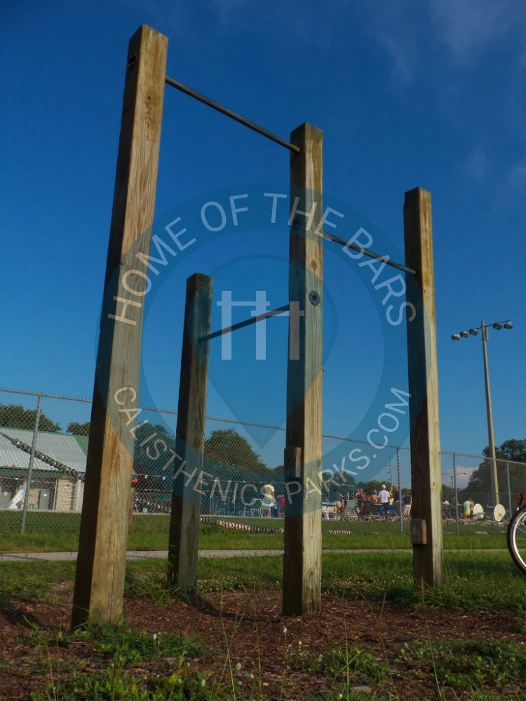 Hudson - Outdoor Pull Up Bars - Veterans Memorial Park - United States - Spot