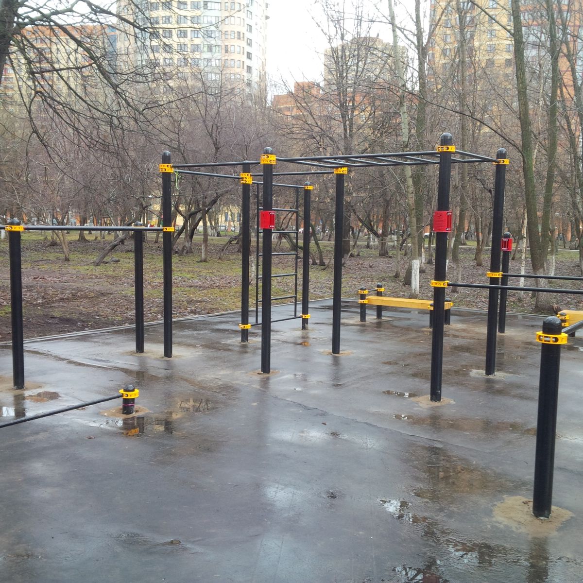 Calisthenics park in Ростелеком, Юбилейный проспект, 9-й микрорайон, Южный Реутов, Реутов, городской округ Реутов, Московская область, Центральный федеральный округ, 143969, Россия