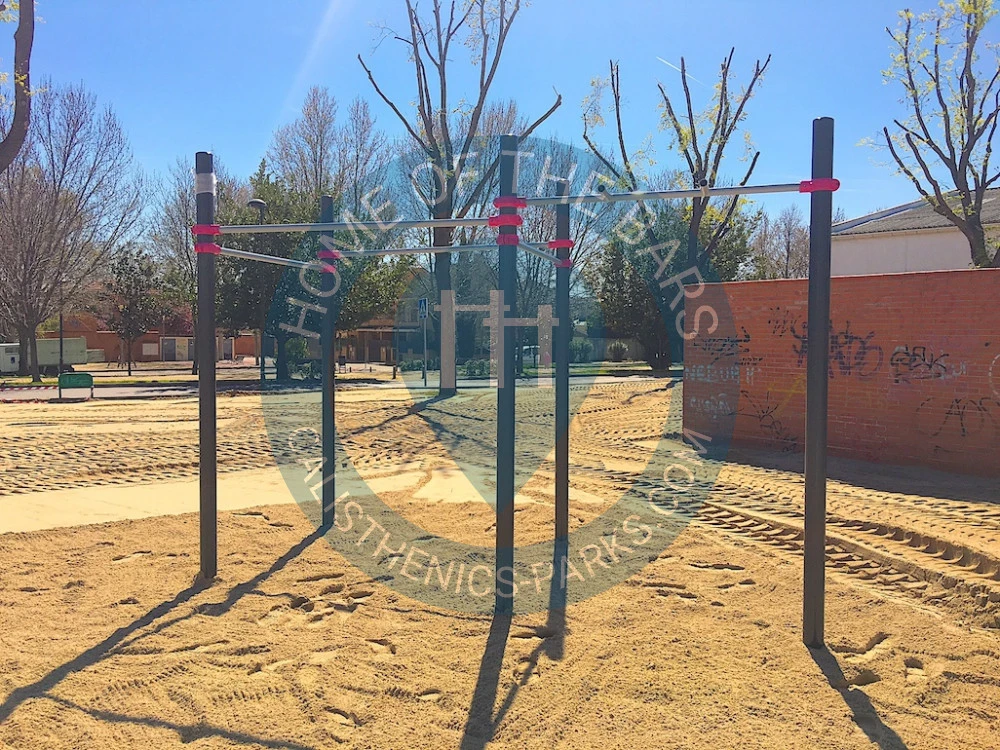 Calisthenics park in 2, Avenida del Doce de Octubre, Ensanche, San Martín de la Vega, Comunidad de Madrid, 28330, España