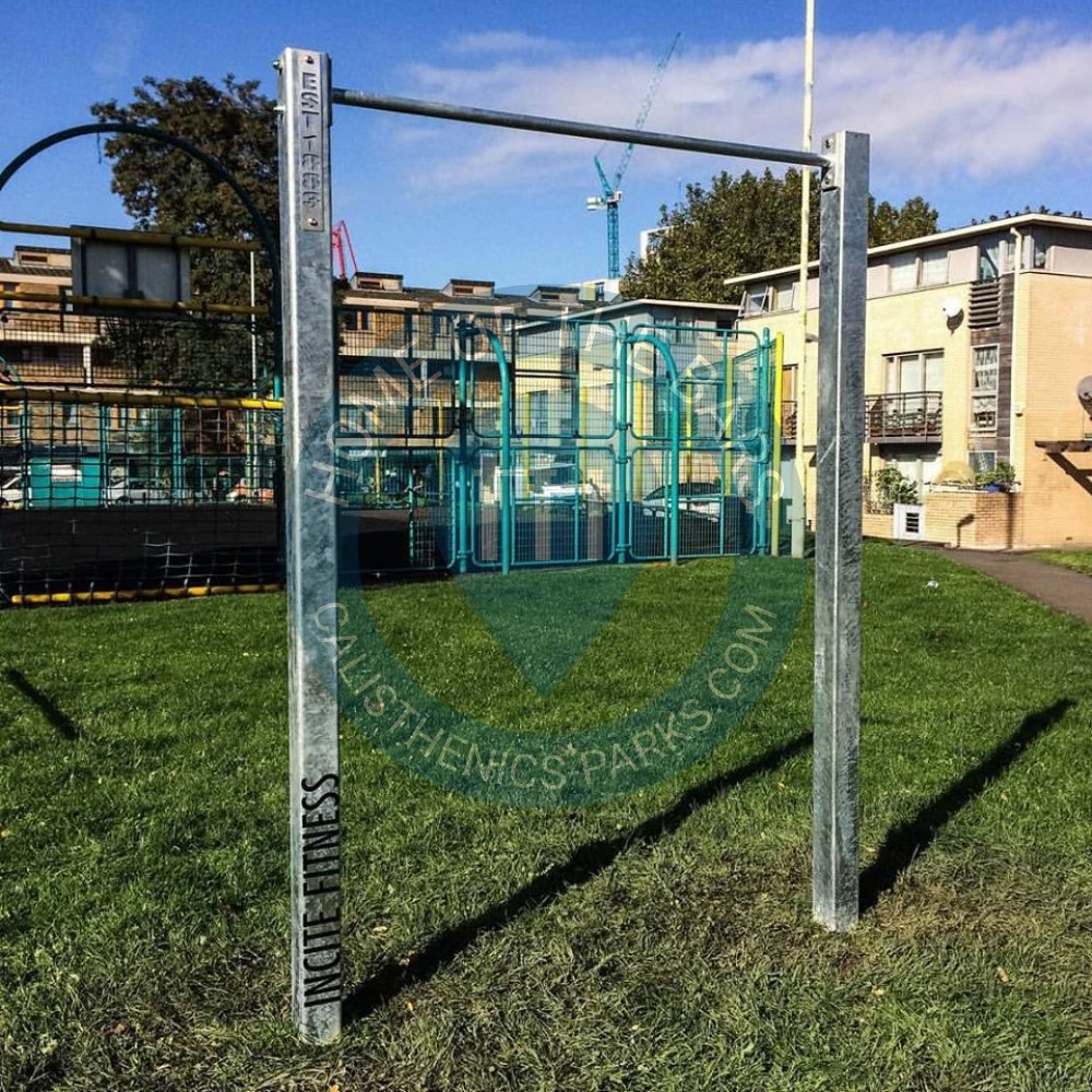 London - Outdoor Pull Up Bar - Brixton - United Kingdom - Spot