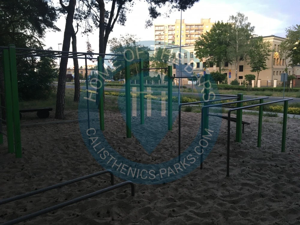 Fitness Corner - Toruń - Outdoor gym and bars Toruń - Poland - Spot