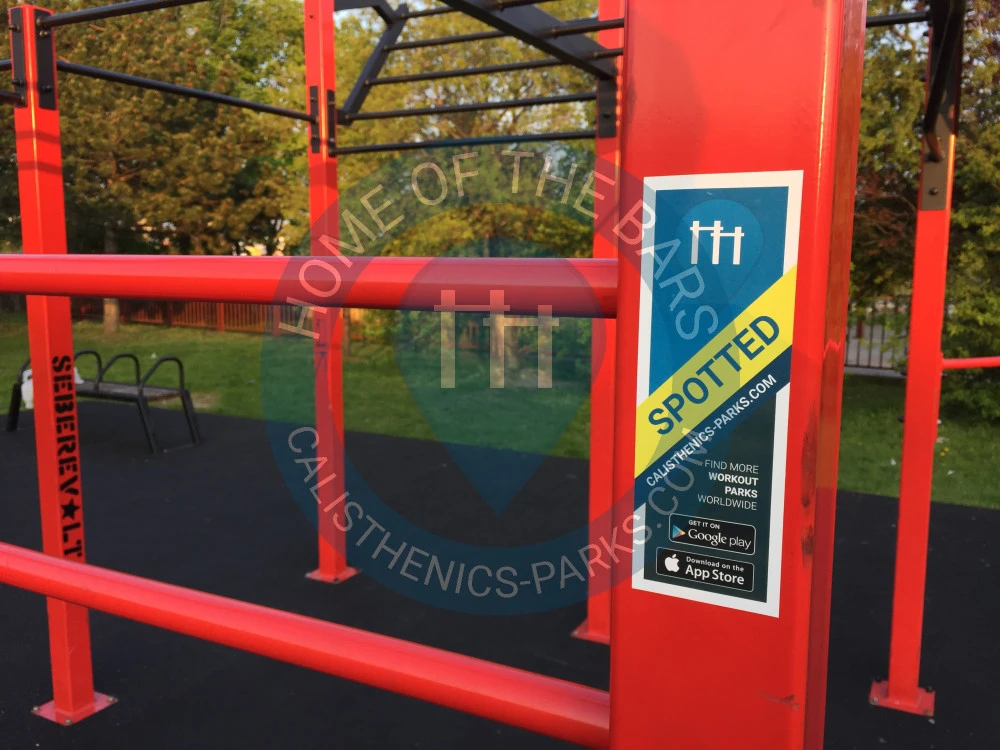 Calisthenics park in Základná škola Tbiliská, 4, Tbiliská, Grefty, Centrálna Rača, Bratislava, okres Bratislava III, Bratislava, Bratislavský kraj, 831 06, Slovensko