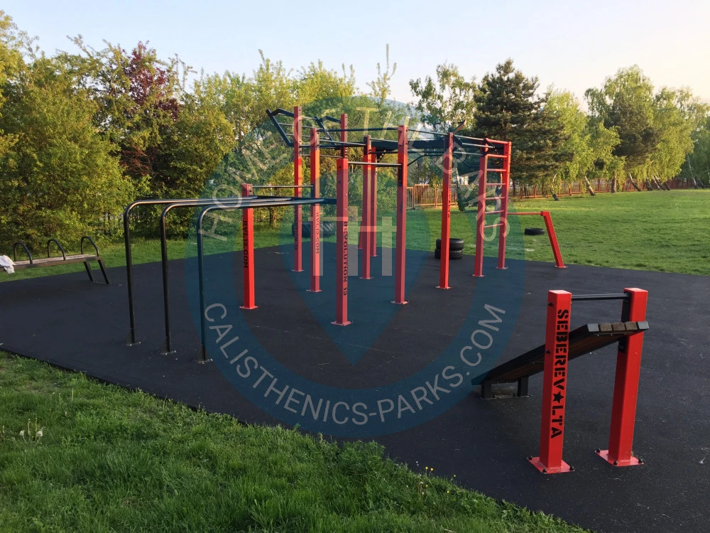Calisthenics park in Základná škola Tbiliská, 4, Tbiliská, Grefty, Centrálna Rača, Bratislava, okres Bratislava III, Bratislava, Bratislavský kraj, 831 06, Slovensko
