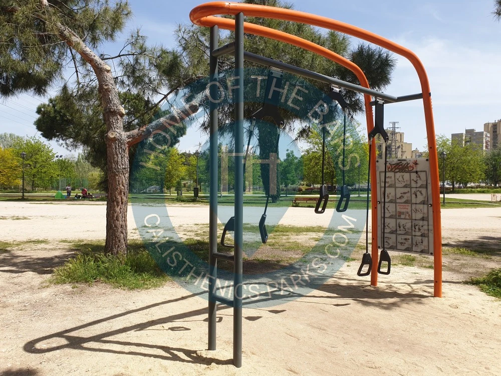 Calisthenics park in Calle de los Yébenes, Lucero, Latina, Madrid, Comunidad de Madrid, 28047, España