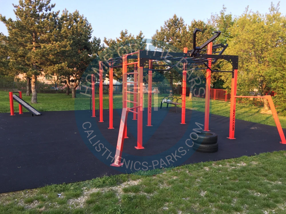 Calisthenics park in Základná škola Tbiliská, 4, Tbiliská, Grefty, Centrálna Rača, Bratislava, okres Bratislava III, Bratislava, Bratislavský kraj, 831 06, Slovensko