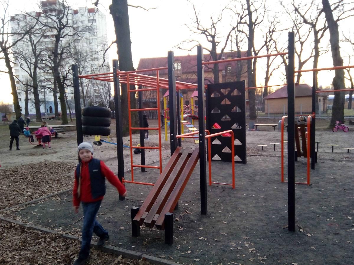 Outdoor Gym - Kyiv - Kyiv - Street Workout Park - Салютная 42/46 - Ukraine - Spot