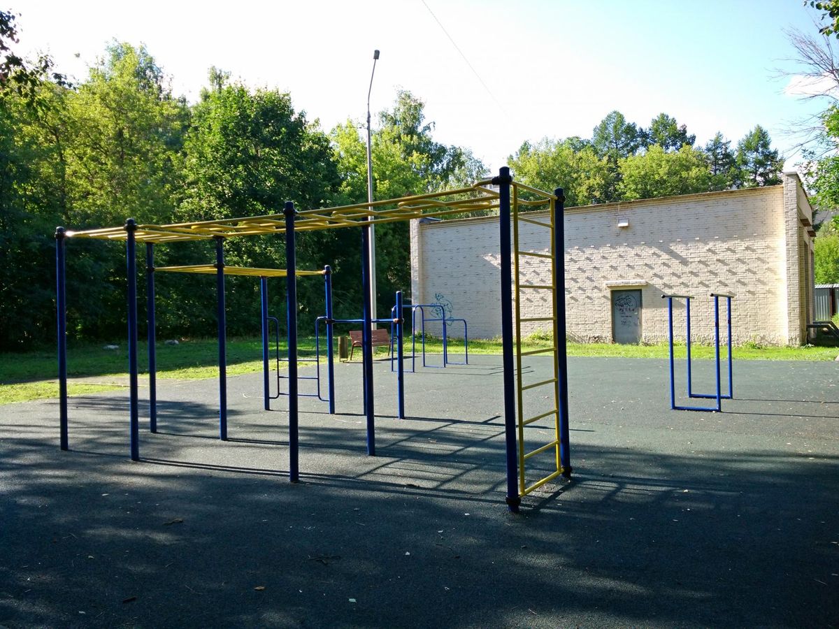 Calisthenics park in 20А, Школьная улица, СГШ, Красногорск, городской округ Красногорск, Московская область, Центральный федеральный округ, 143402, Россия
