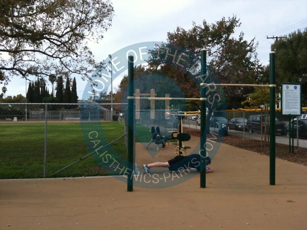 Los Angeles (Hollywood) - Outdoor Pull Up Bars - Poinsettia Recreation Center - United States - Spot