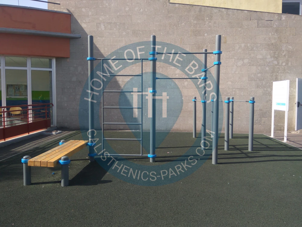 Calisthenics park in Pabellón Municipal José Leonardo Rodríguez García, Camino las Charnecas, Las Charnecas, Icod de los Vinos, Santa Cruz de Tenerife, Canarias, 38434, España