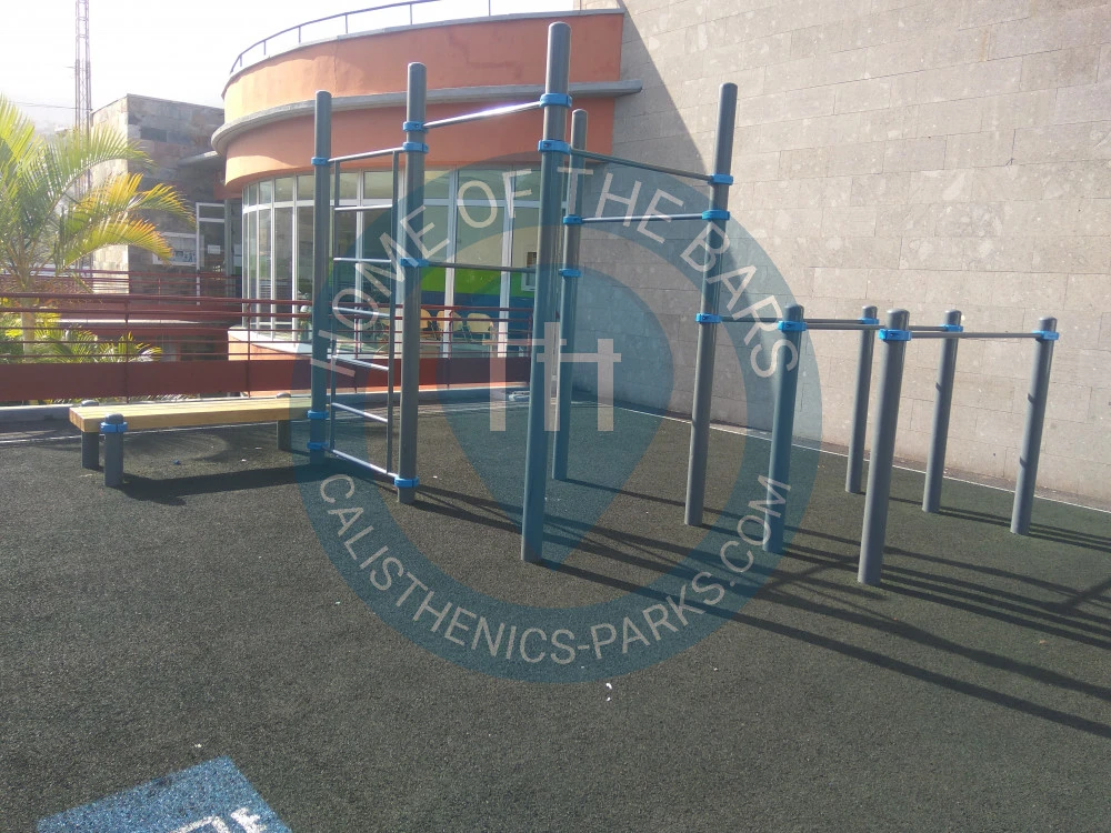 Calisthenics park in Pabellón Municipal José Leonardo Rodríguez García, Camino las Charnecas, Las Charnecas, Icod de los Vinos, Santa Cruz de Tenerife, Canarias, 38434, España
