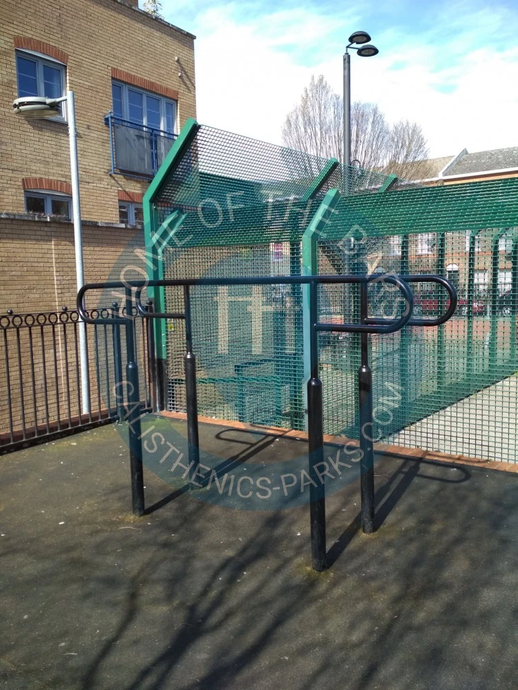 Workout Station - London - Calisthenics Gym Chicksand Street Park - United Kingdom - Spot