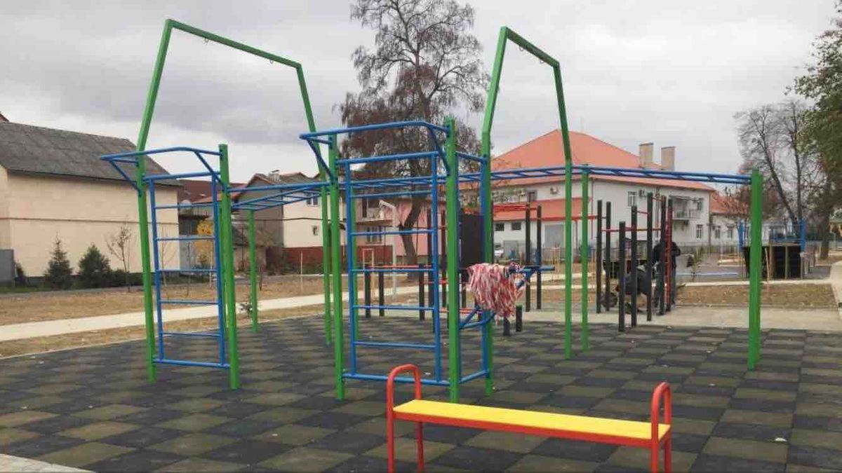 Outdoor Gym - Mukachevo - Mukachevo - Street Workout Park - Школа №4 / School No4 - Ukraine - Spot