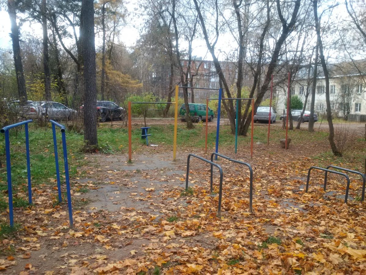 Outdoor Pull Up Bars - Povarovo - Fitness Parcours Povarovo - Russia - Spot