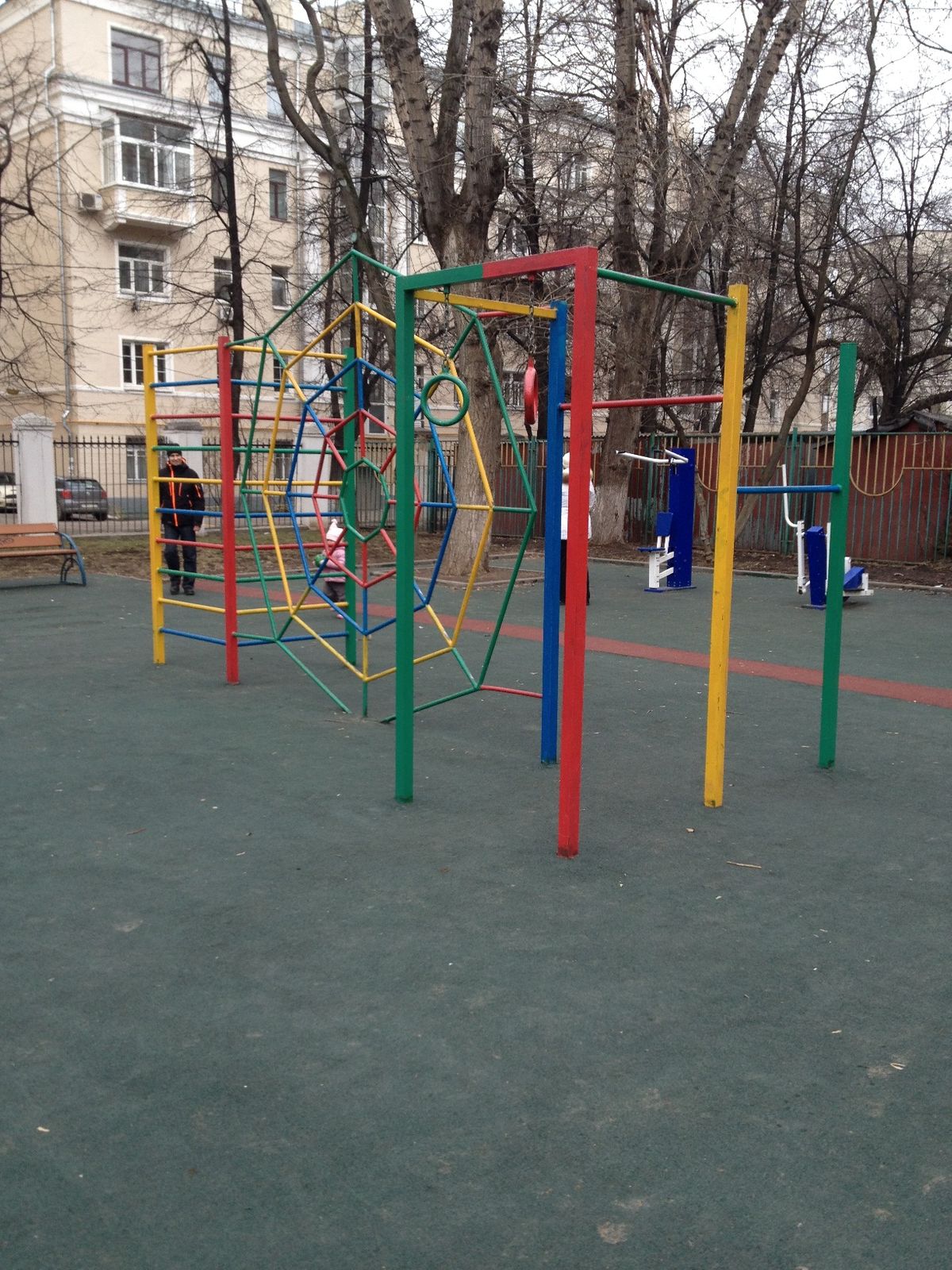 Calisthenics park in 7-7А-9/10 с 10, 5-й Монетчиковский переулок, район Замоскворечье, Москва, Центральный федеральный округ, 115054, Россия